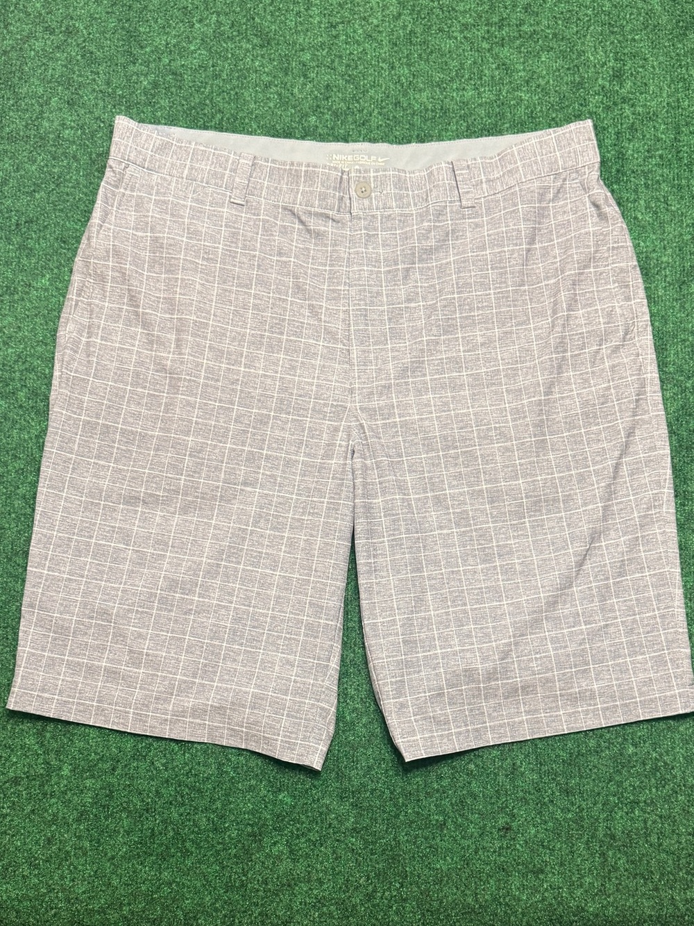 Nike Golf Dri-Fit Shorts in Light Gray (W36 / 11” Inseam) - Picture 2 of 6